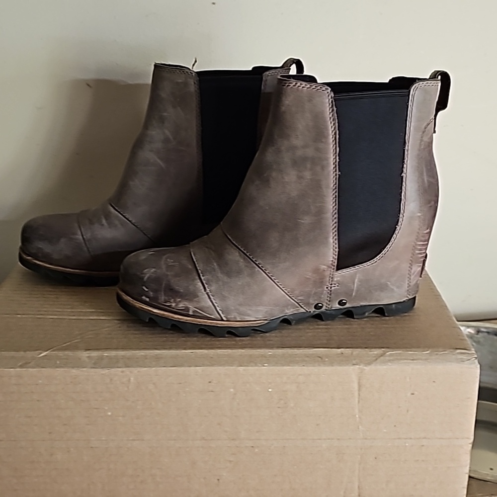 Sorel lea wedge leather boots